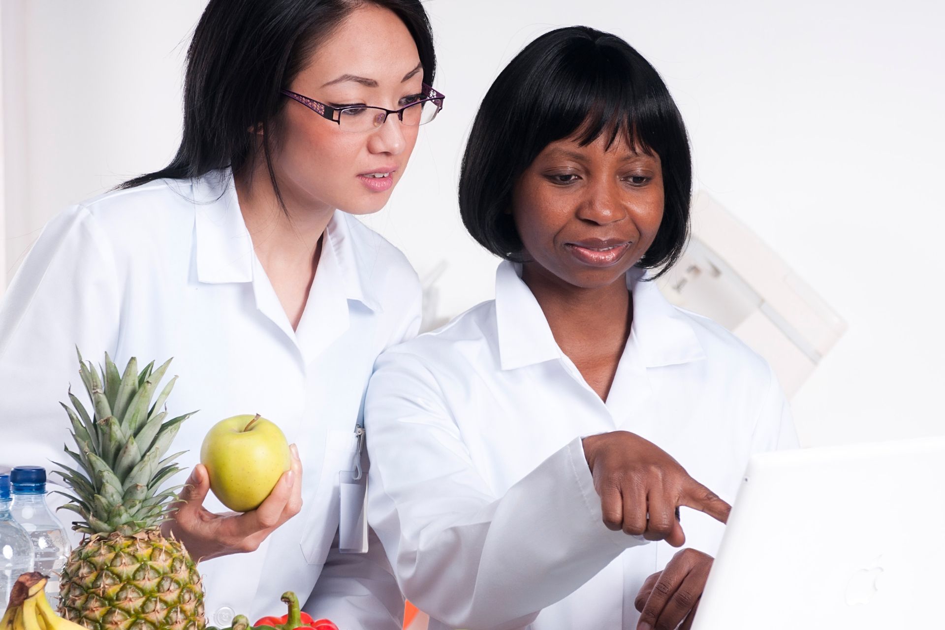 Students looking a fruits and vegetables