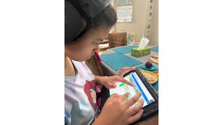 Child with with AI tablet