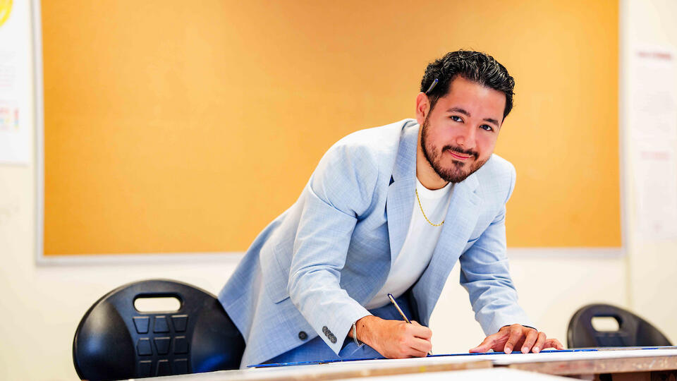 Zamir Vazquez sketching 
